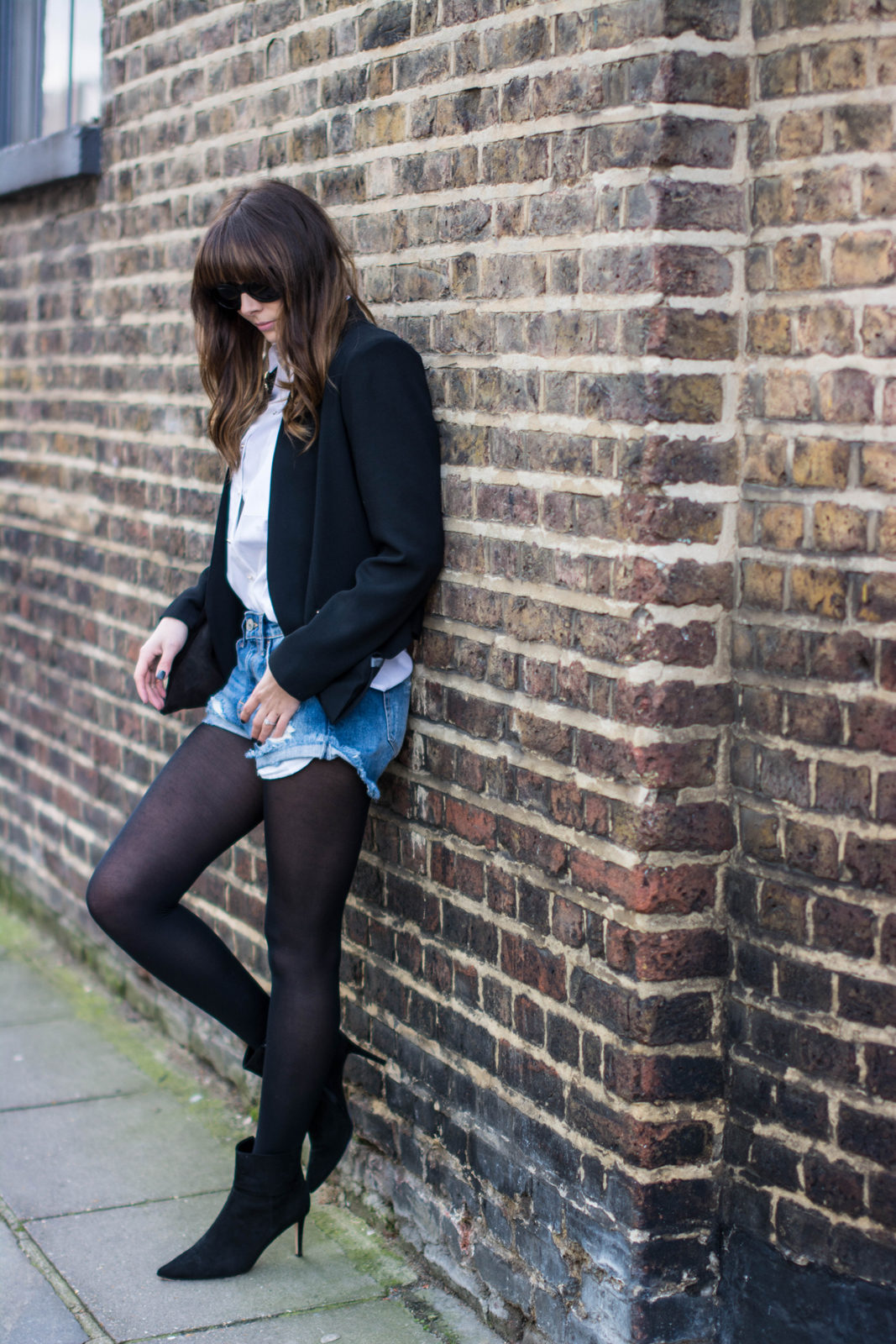 EJSTYLE - Emma Hill, River Island denim shorts, black crepe blazer, black tights, Suede gold chain bag, white shirt, street style, ootd, dune naturally black suede ankle boots