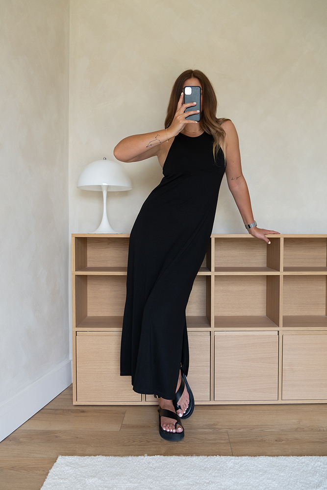 Emma Hill wears black jersey midi dress and black chunky sandals. Chic, minimal and easy Summer outfit